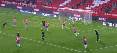 Shams：雄鹿愿与字母哥探讨留队或交易可能性，尼克斯不再是首选下家（Shams：雄鹿将与字母哥商讨续留或交易方案，尼克斯已非首选去处）