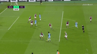 李霄鹏告别青岛海牛：战术调整与未来展望（李霄鹏离任青岛海牛：战术变革与前路思考）