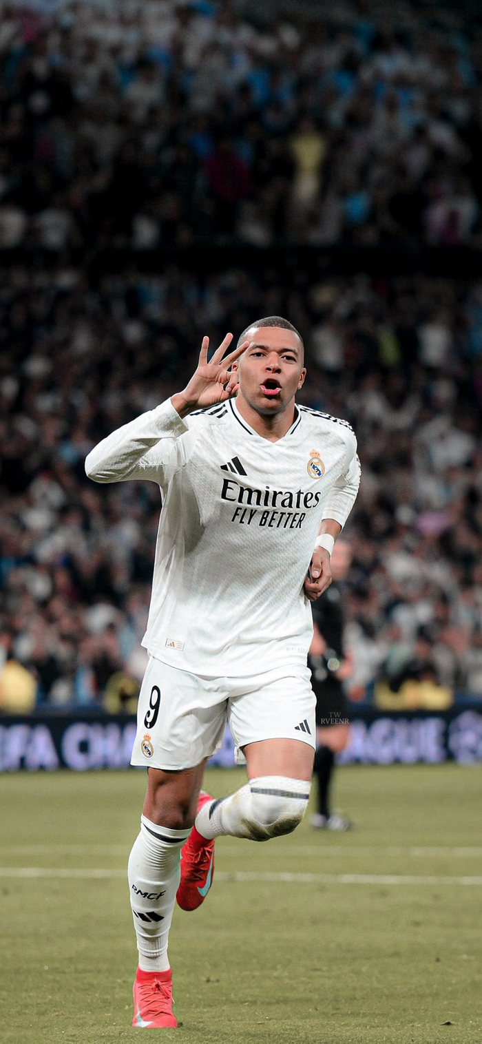 意甲半场：杜维卡斯建功，科莫暂1-0萨索洛（半场战报：杜维卡斯破门，科莫暂以1-0领先萨索洛）