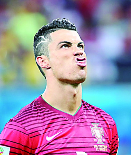 埃贝尔谈马丁内利进球：若诺伊尔留在门线上可能还有机会扑救（埃贝尔评马丁内利破门：诺伊尔若守在门线上或仍有机会扑出）