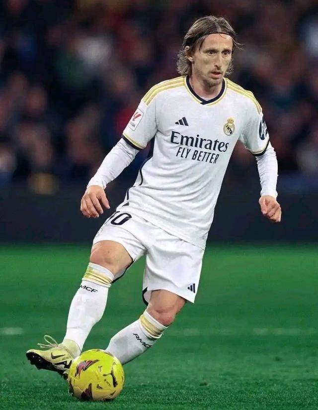 王博豪荷乙打满全场，制造一粒点球但被队友罚丢（王博豪荷乙全场出战，造点遗憾队友未进）