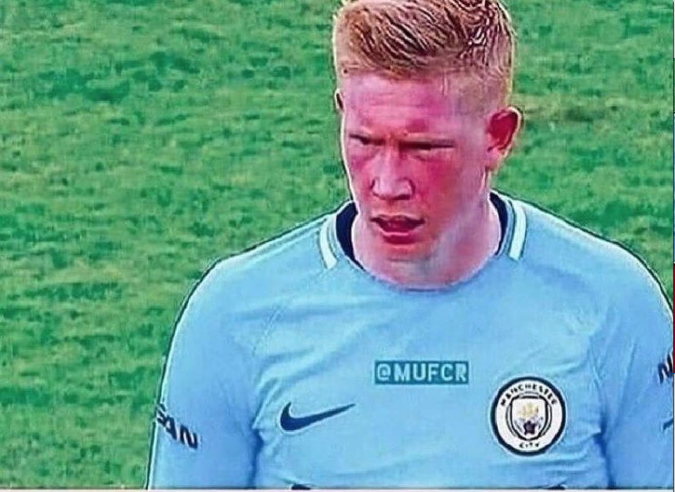 半场战报：拜仁1-0斯图加特，莱默尔脚后跟破门，奥利塞助攻（半场速报：拜仁1-0领先斯图加特，莱默尔后脚跟破门，奥利塞送助攻）