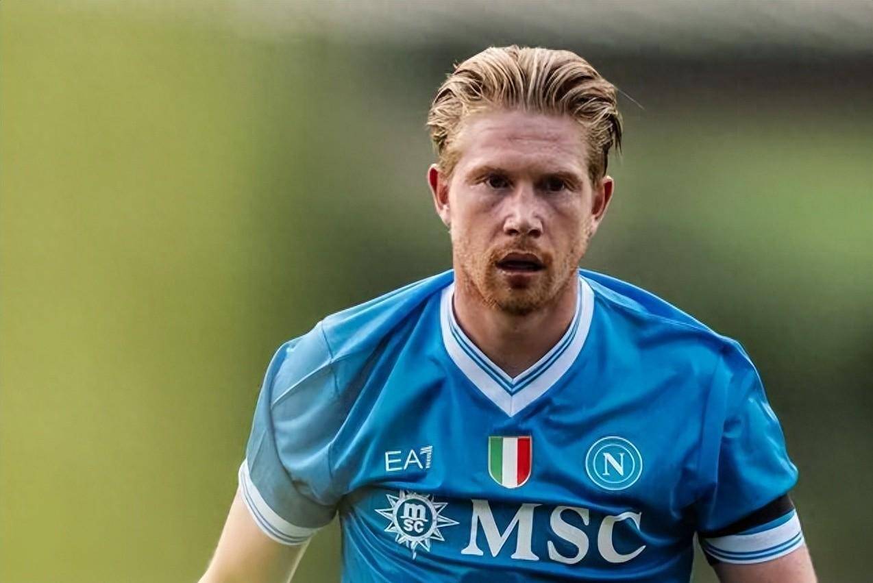 带大力神杯亮相，斯卡洛尼：上届决赛令人难忘，我们会再努力（手捧大力神杯亮相，斯卡洛尼：上届决赛难忘，我们会继续努力）