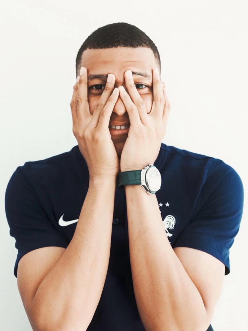 图片报：巴萨希望签下一名左边锋，正关注莱比锡的迪奥曼德（图片报：巴萨寻觅左翼新援，盯上莱比锡边锋迪奥曼德）