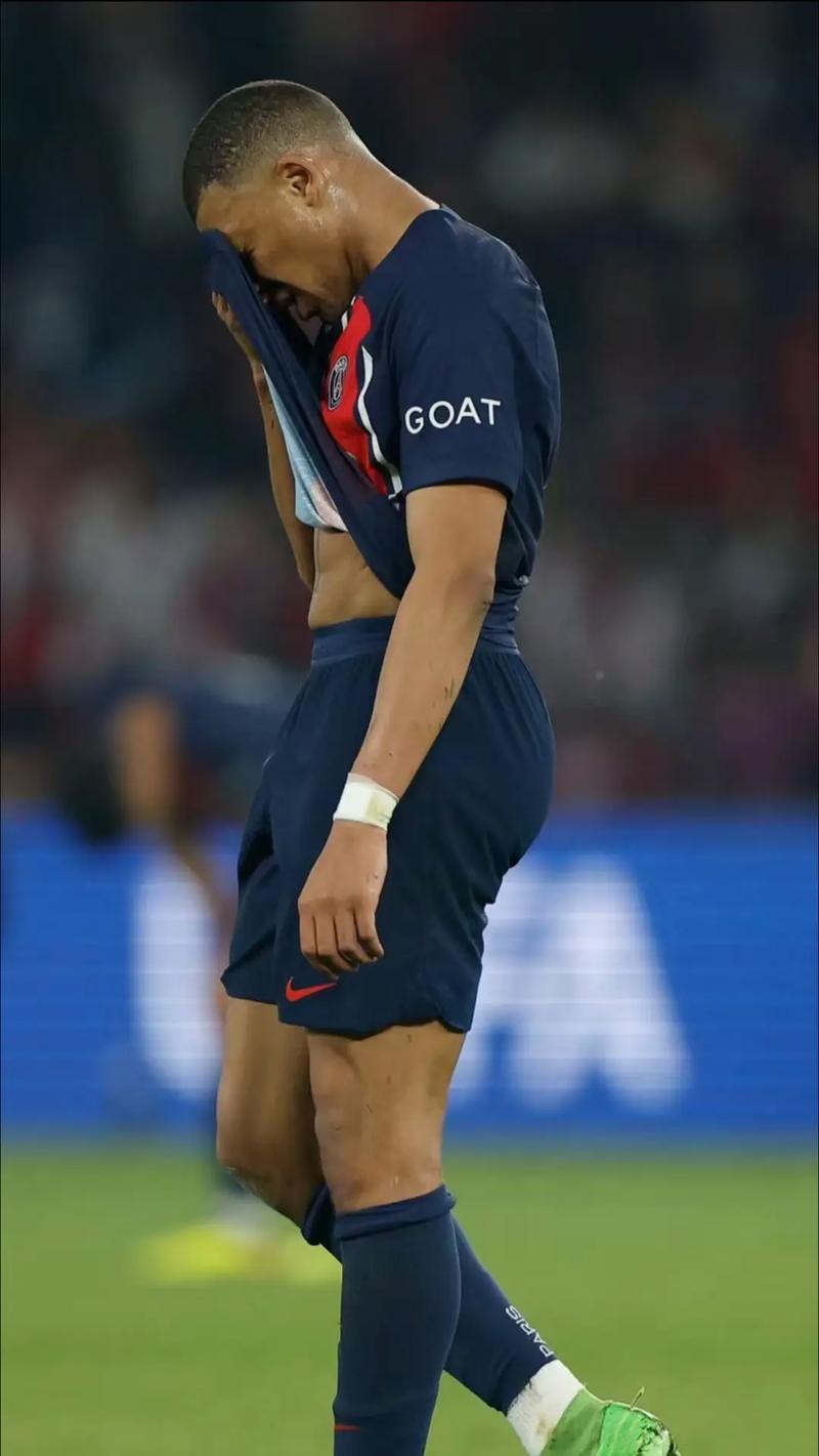 广东男篮防守稳固战胜上海（铁血防守助广东男篮力克上海）